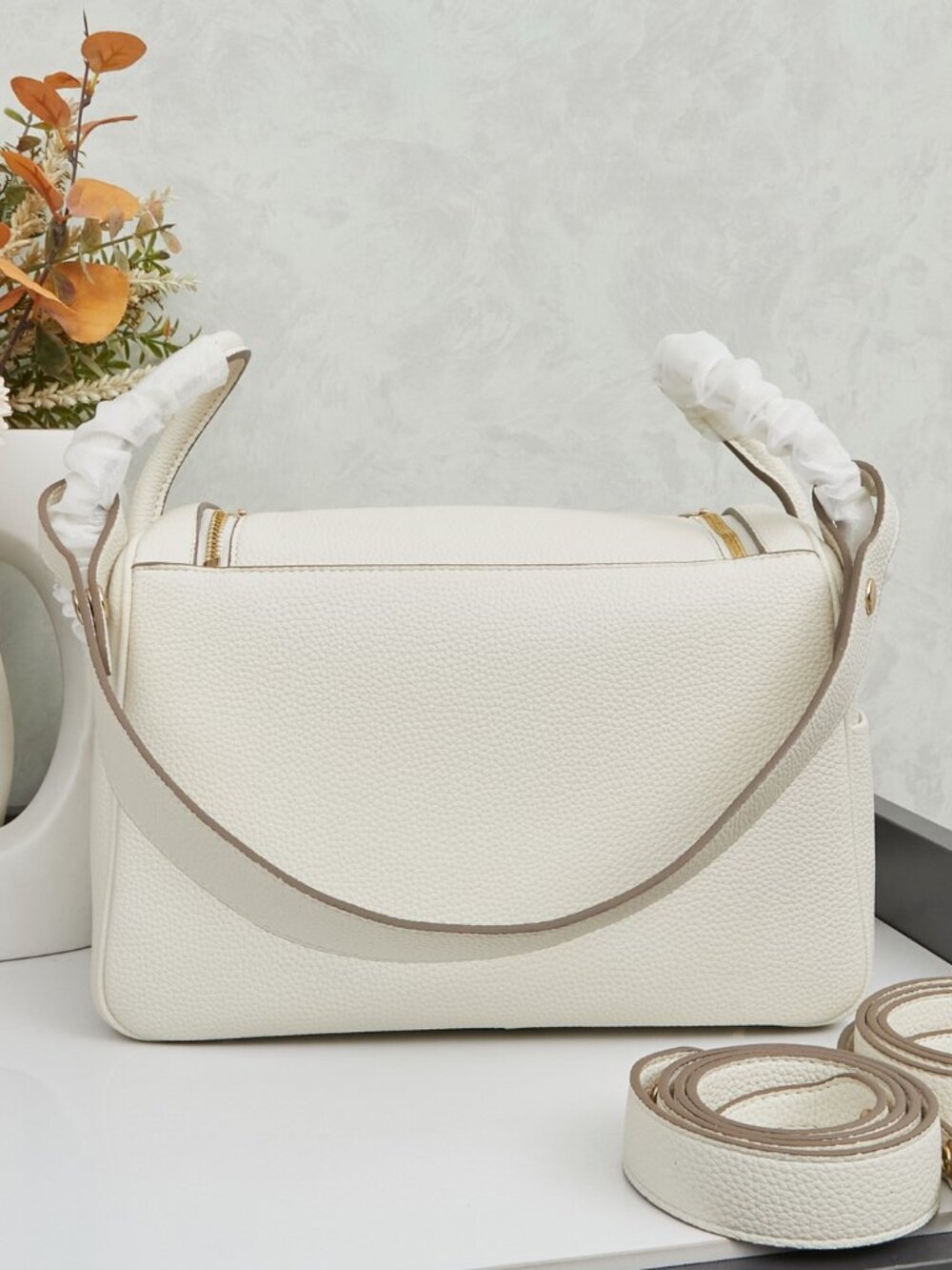 Classic Hermes Bags: A Stylish and Versatile Choice for Elegance - Picture 4 of 6